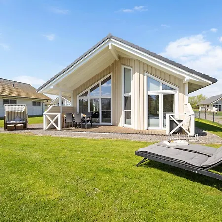 Holiday home Luxuswellnesshaus Duenenperle Bliesdorf