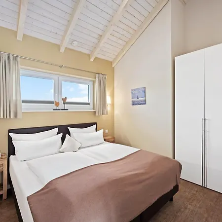 Holiday home Luxuswellnesshaus Duenenperle