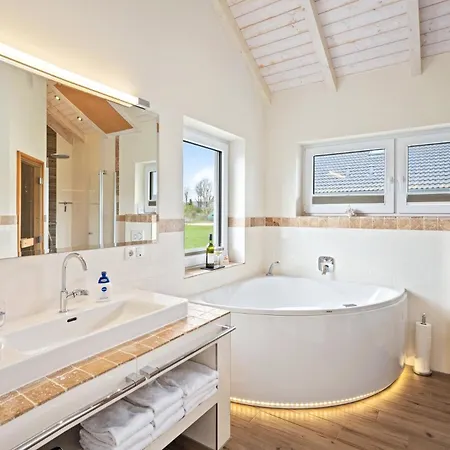 Holiday home Luxuswellnesshaus Duenenperle *